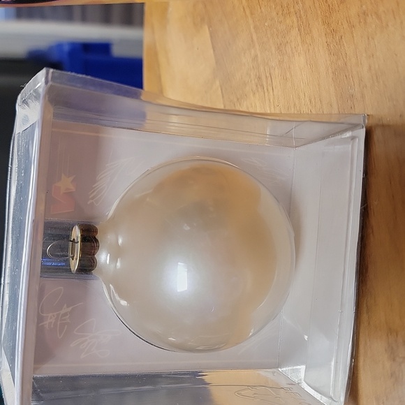 LOT OF 2 RARE NSYNC HOLIDAY BALLS - Picture 3 of 6